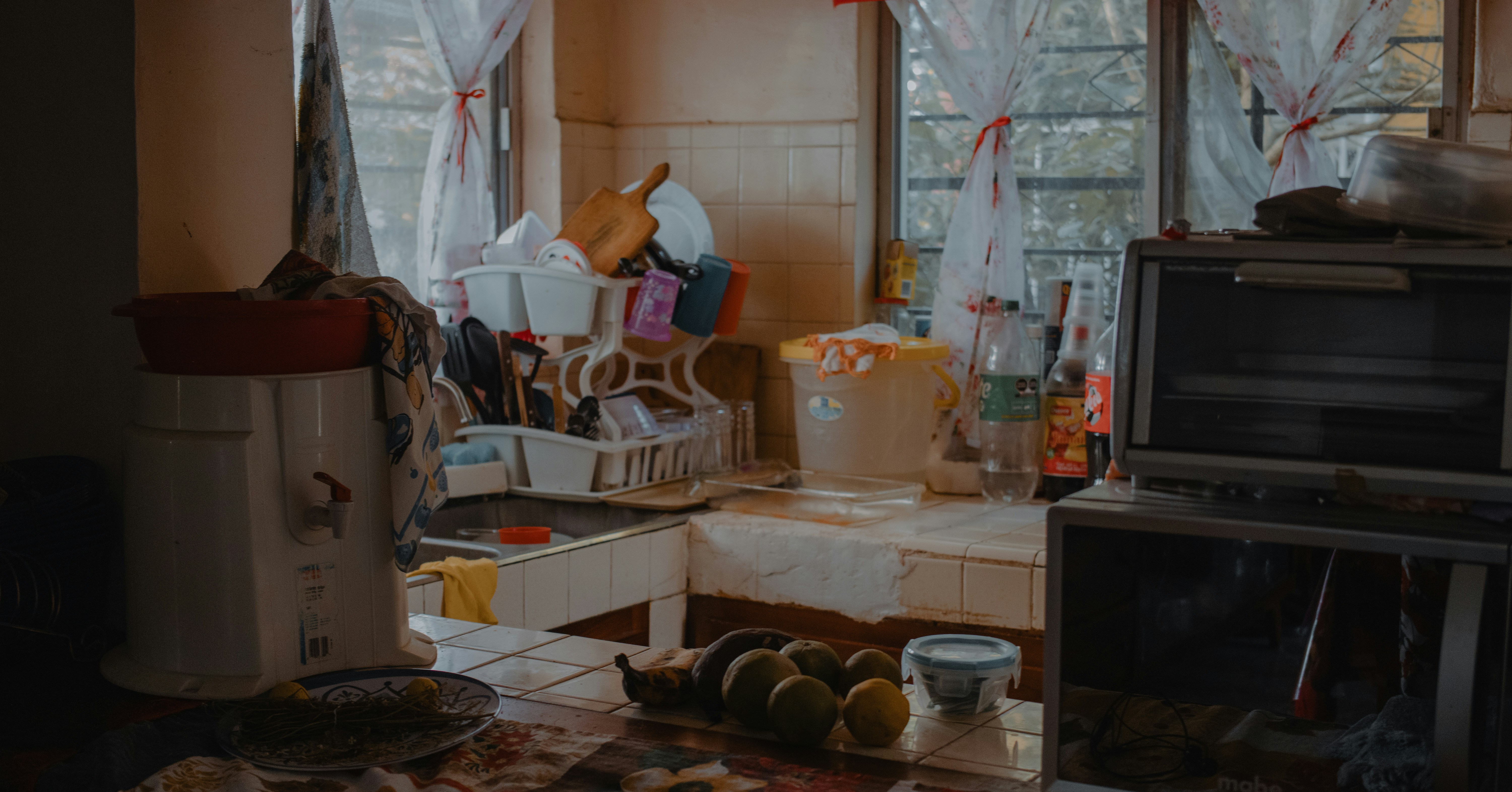 7. Bố trí lưu trữ không đủ