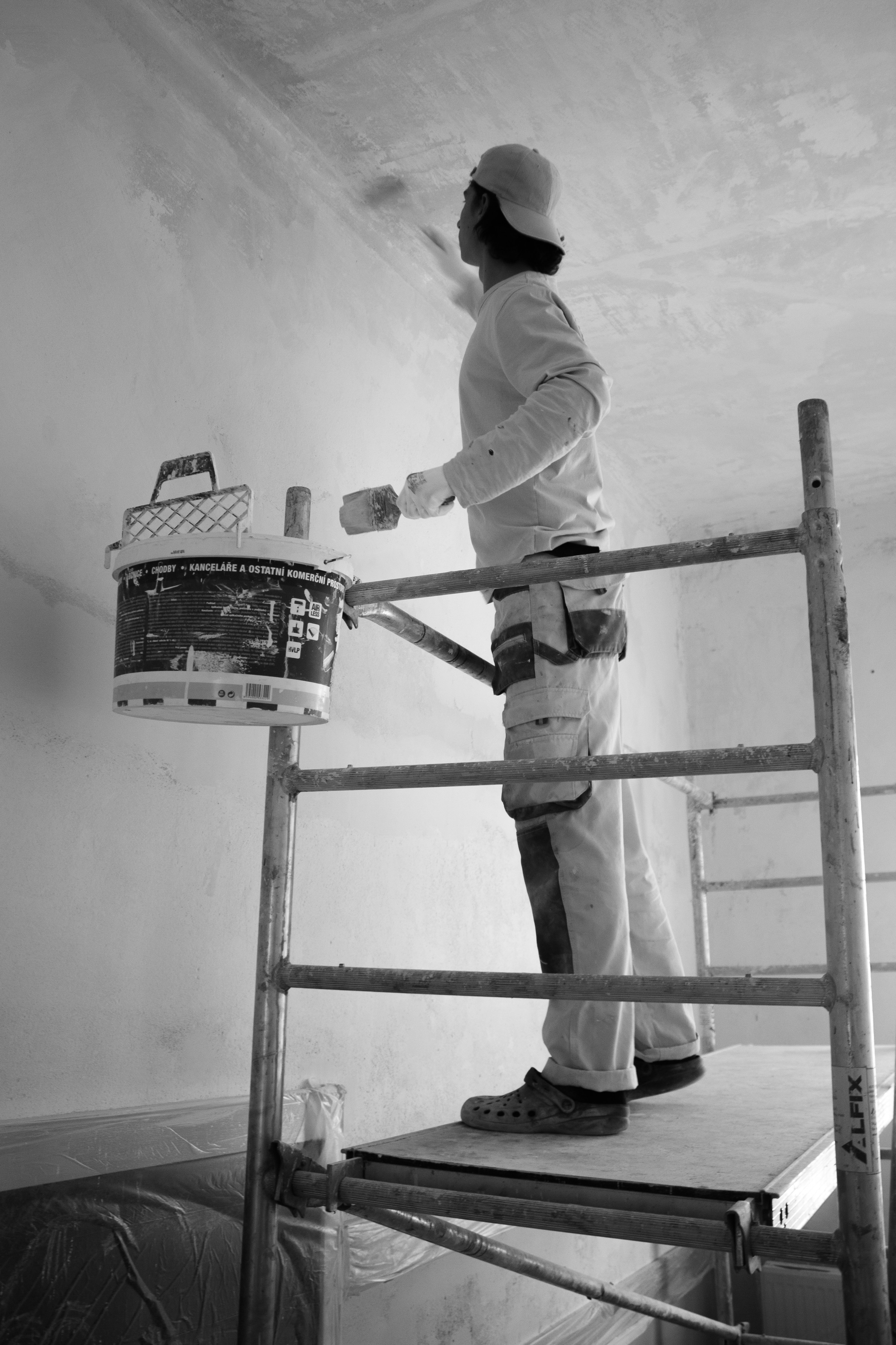 5. Sơn VOC thấp (Low-VOC Paint)